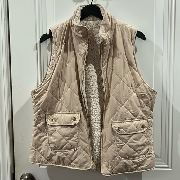 Love Tree Reversible Vest - Picture 1 of 6